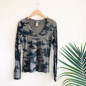 Hard Tail Forever Camo V-Neck Long Sleeve Top S